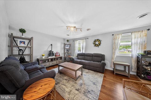 1 NOBLE LN, Newark, DE 19713