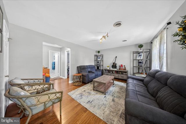 1 NOBLE LN, Newark, DE 19713