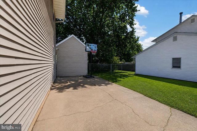 1 NOBLE LN, Newark, DE 19713