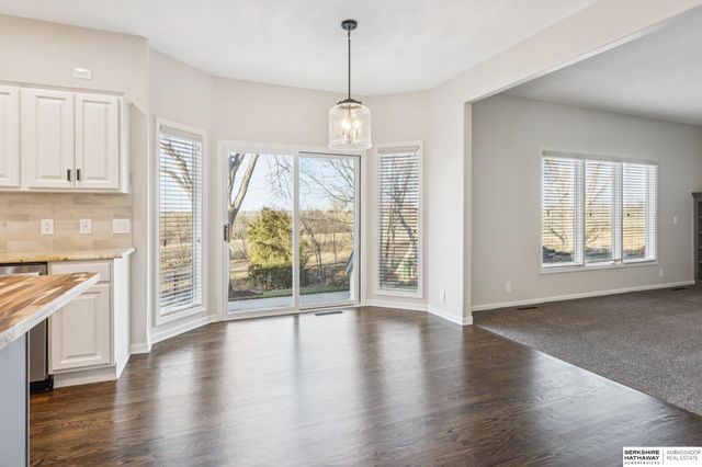 2014 S 199th Street, Omaha, NE 68130