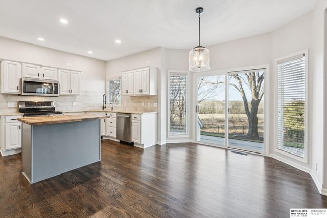 2014 S 199th Street, Omaha, NE 68130