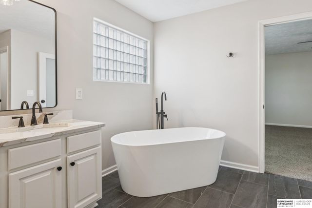 2014 S 199th Street, Omaha, NE 68130