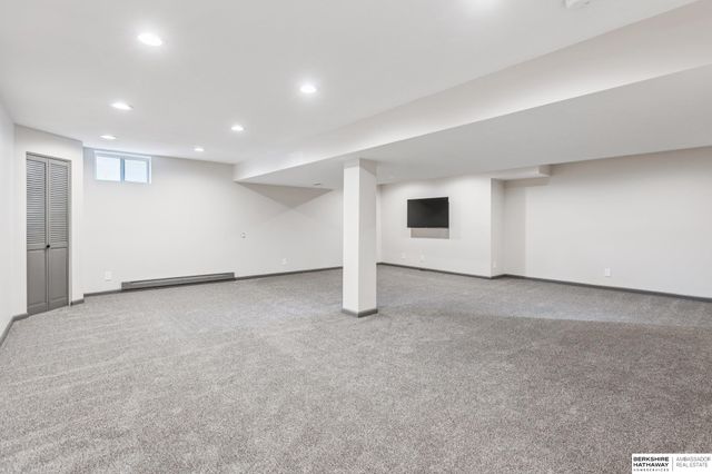 2014 S 199th Street, Omaha, NE 68130