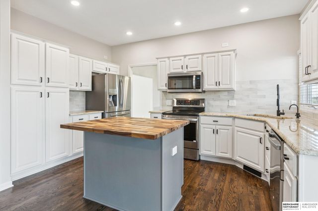 2014 S 199th Street, Omaha, NE 68130