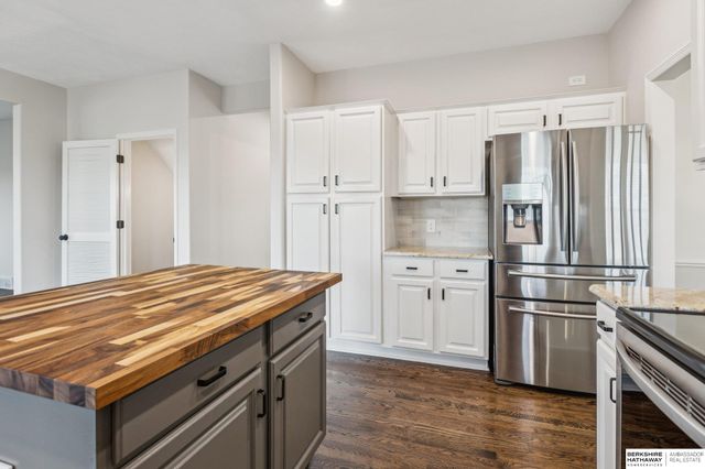 2014 S 199th Street, Omaha, NE 68130