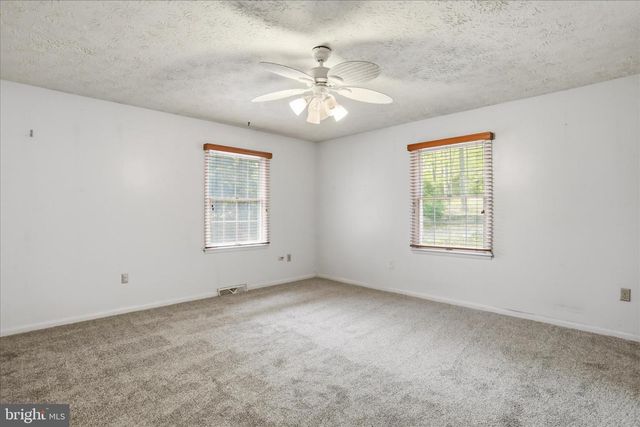 107 OAK RIDGE DR, Stephens City, VA 22655