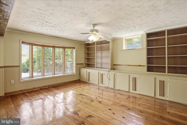 107 OAK RIDGE DR, Stephens City, VA 22655