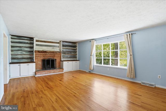 107 OAK RIDGE DR, Stephens City, VA 22655