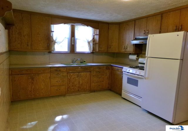 112 N Madison Avenue, Plymouth, NE 68424