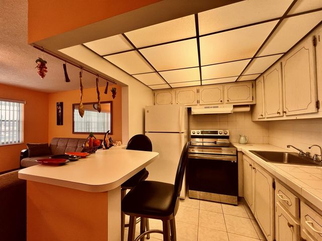 131 Camden F, West Palm Beach, FL 33417