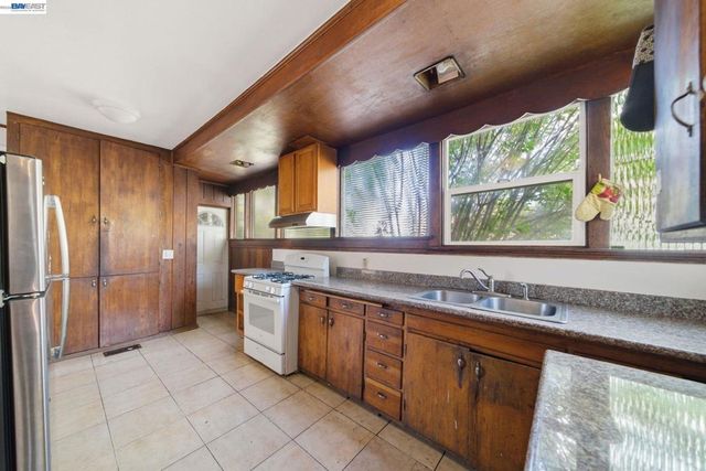 5315 Cole Street, Oakland, CA 94601