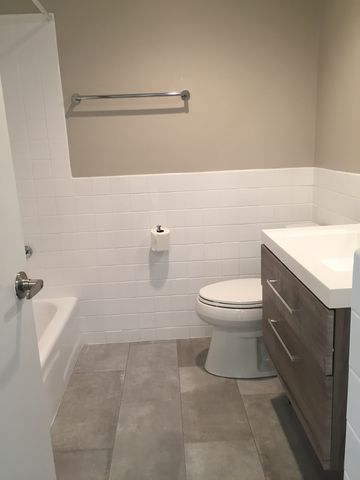 4250 N Marine Drive 2406, Chicago, IL 60613