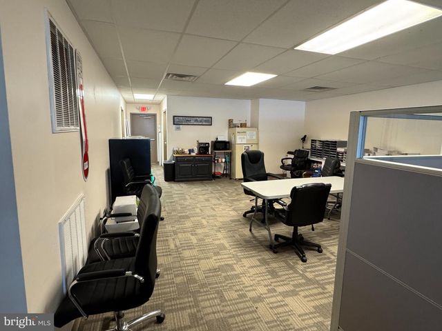 1465-B LANCASTER RD, Manheim, PA 17545