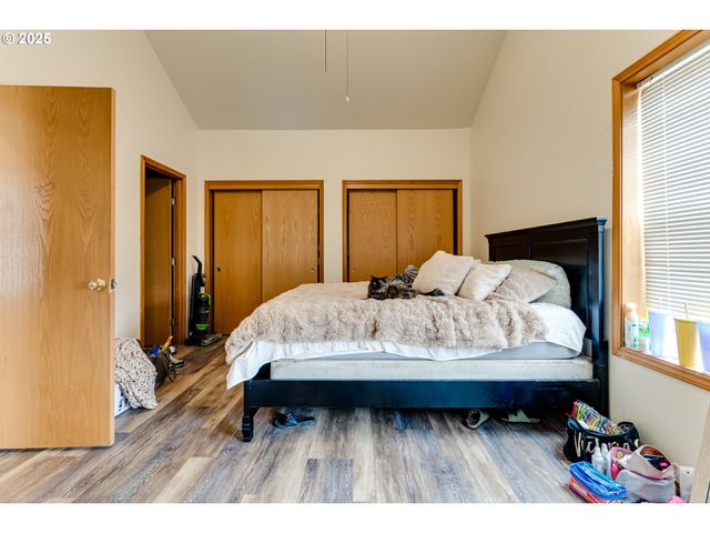 4131 FORSYTHIA St, Springfield, OR 97478