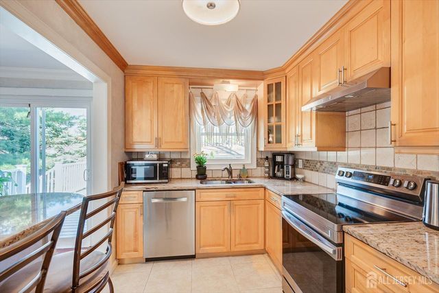71 Crosby Avenue, Edison, NJ 08817