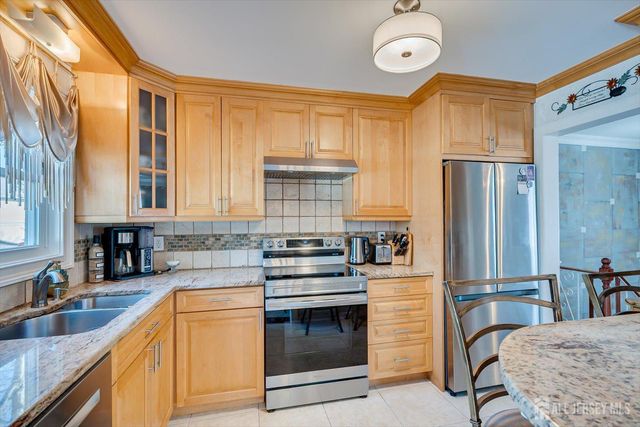 71 Crosby Avenue, Edison, NJ 08817