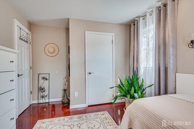 71 Crosby Avenue, Edison, NJ 08817