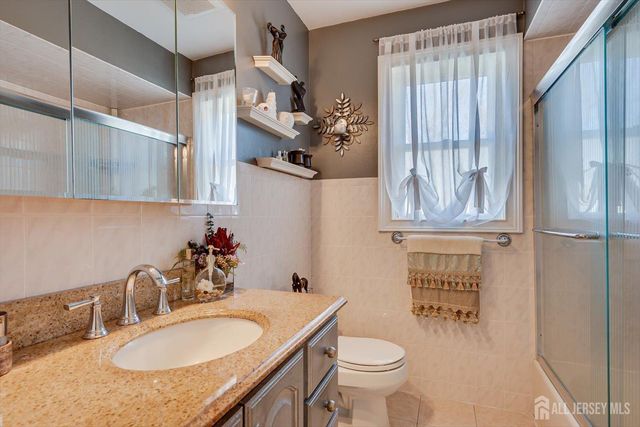 71 Crosby Avenue, Edison, NJ 08817