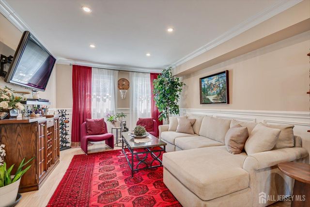 71 Crosby Avenue, Edison, NJ 08817