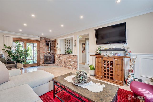 71 Crosby Avenue, Edison, NJ 08817