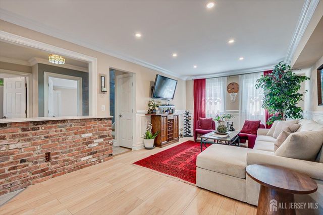 71 Crosby Avenue, Edison, NJ 08817