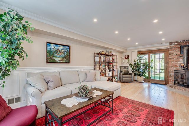 71 Crosby Avenue, Edison, NJ 08817