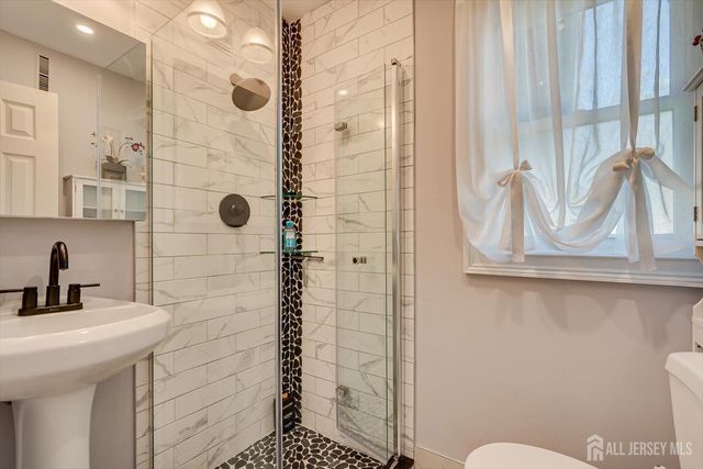 71 Crosby Avenue, Edison, NJ 08817