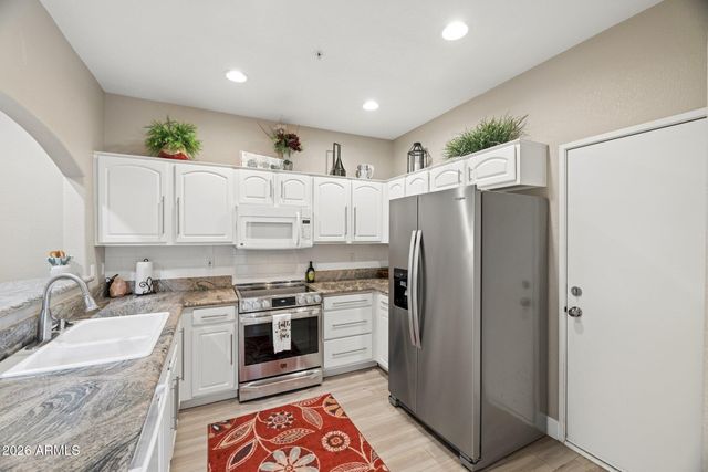 7021 E EARLL Drive 101, Scottsdale, AZ 85251