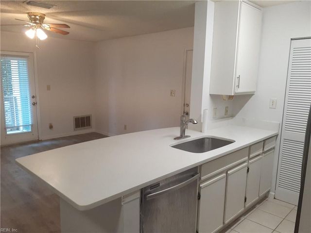 12851 Daybreak CIR, Newport News, VA 23602