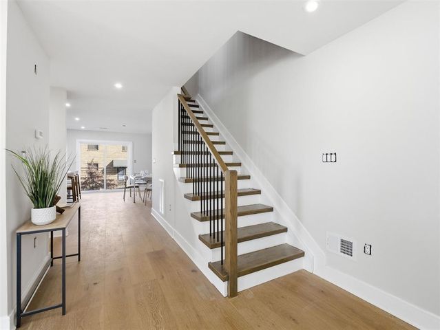 138A WEIGANDS LANE, Secaucus, NJ 07094