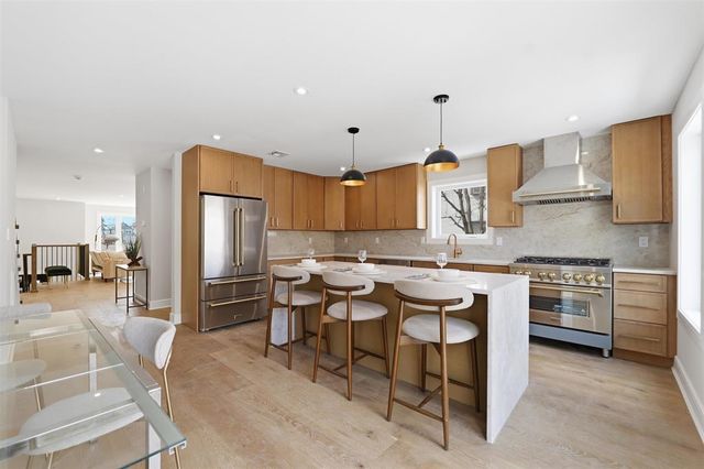138A WEIGANDS LANE, Secaucus, NJ 07094