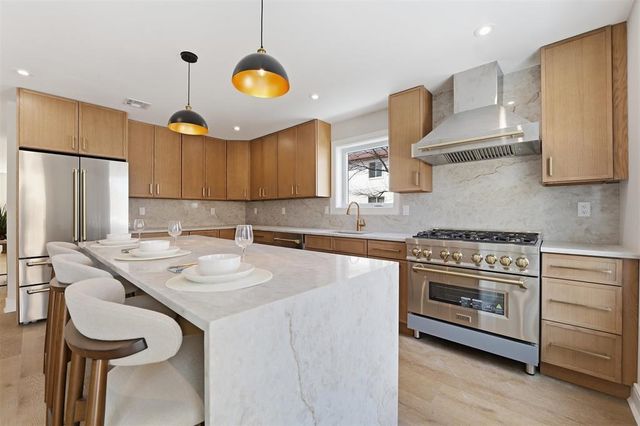 138A WEIGANDS LANE, Secaucus, NJ 07094