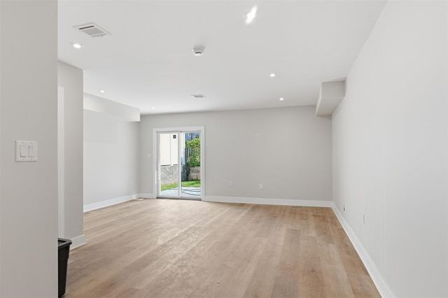 138A WEIGANDS LANE, Secaucus, NJ 07094