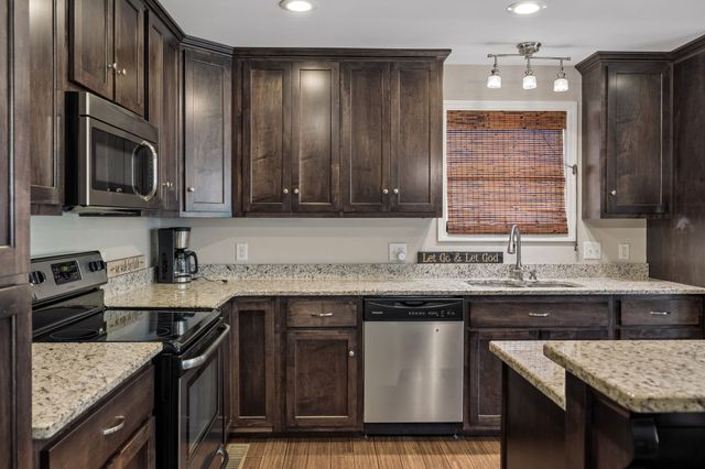 120 Rice Rd, Hendersonville, TN 37075