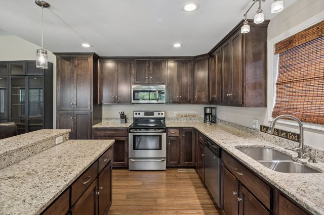 120 Rice Rd, Hendersonville, TN 37075