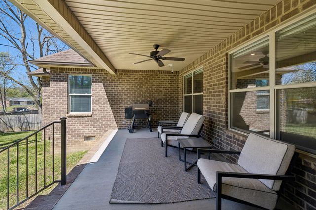 120 Rice Rd, Hendersonville, TN 37075