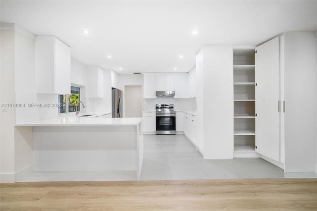 8265 SW 145th St, Palmetto Bay, FL 33158