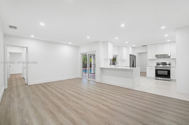 8265 SW 145th St, Palmetto Bay, FL 33158