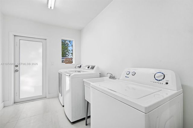 8265 SW 145th St, Palmetto Bay, FL 33158