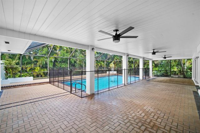 8265 SW 145th St, Palmetto Bay, FL 33158