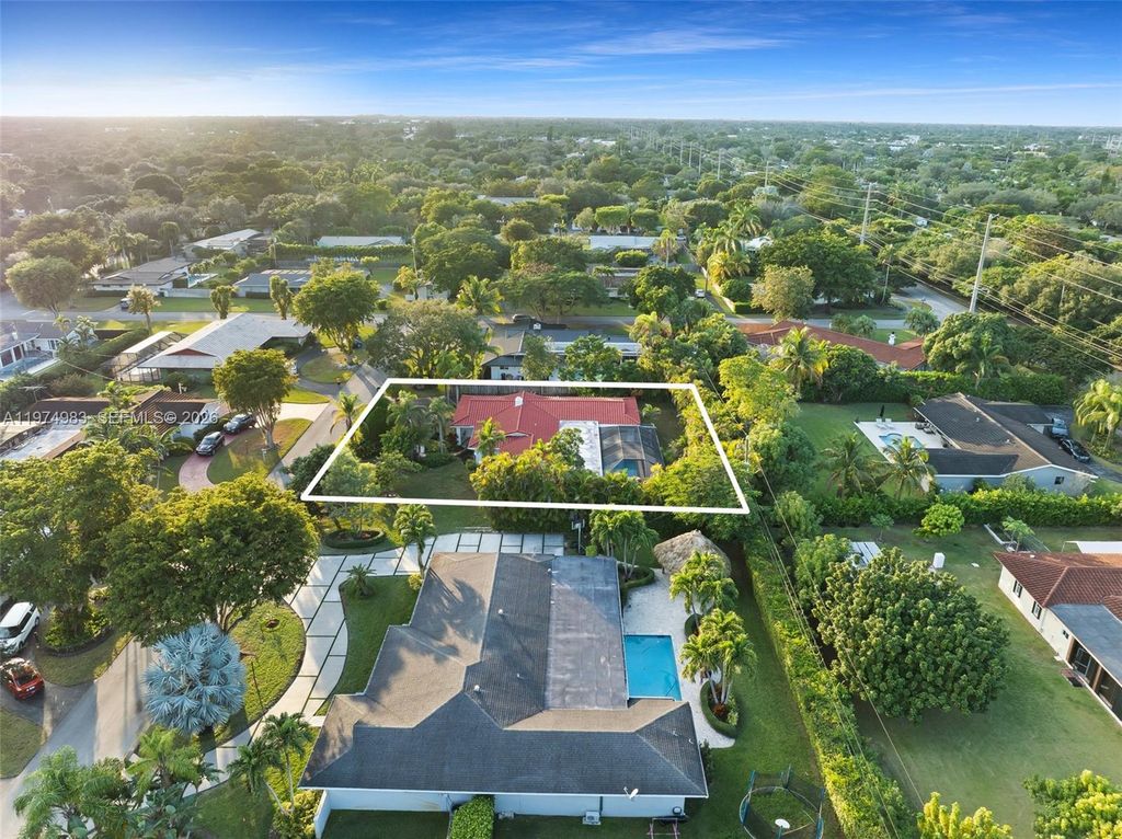 8265 SW 145th St, Palmetto Bay, FL 33158