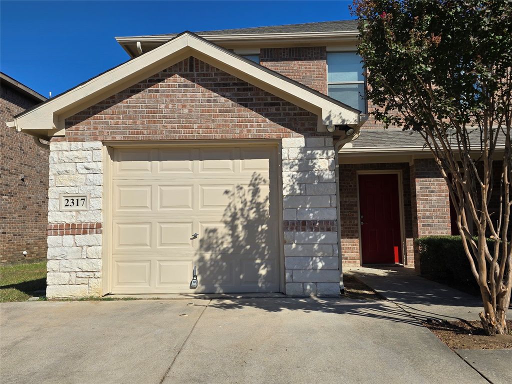 2317 Bloomfield Drive, Arlington, TX 76012