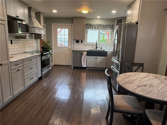 600 Moore Rd, South Franklin, PA 15301