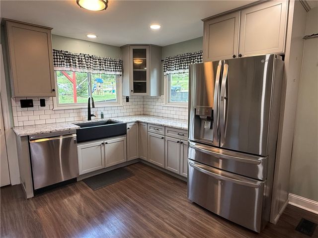 600 Moore Rd, South Franklin, PA 15301