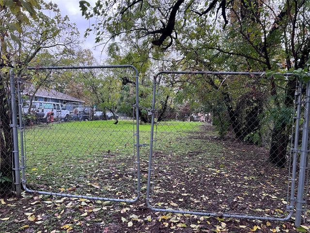 1835 Akron Street, Dallas, TX 75212