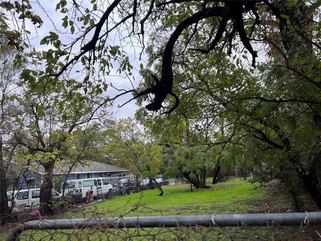 1835 Akron Street, Dallas, TX 75212