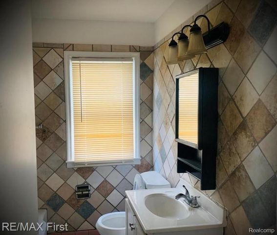 15910 W Parkway Street, Detroit, MI 48223
