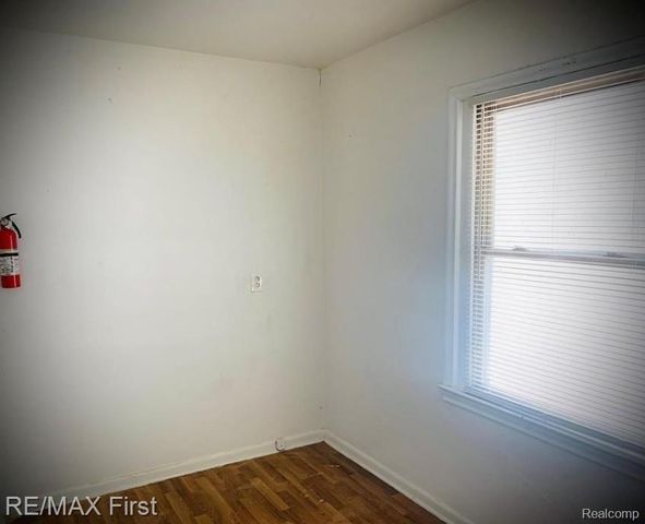 15910 W Parkway Street, Detroit, MI 48223