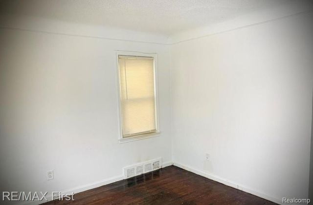 15910 W Parkway Street, Detroit, MI 48223