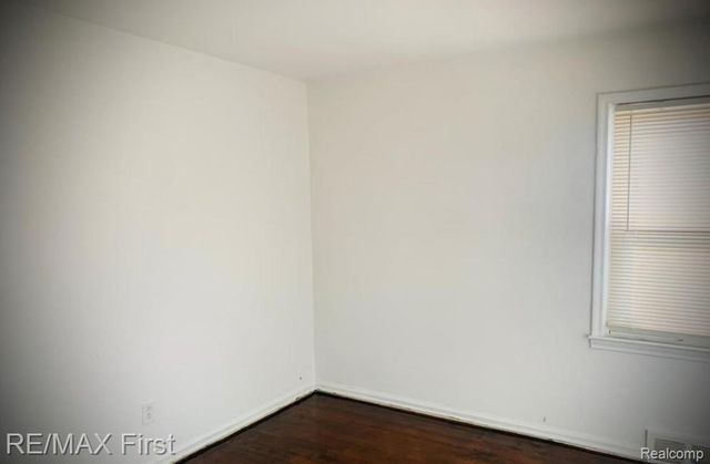15910 W Parkway Street, Detroit, MI 48223